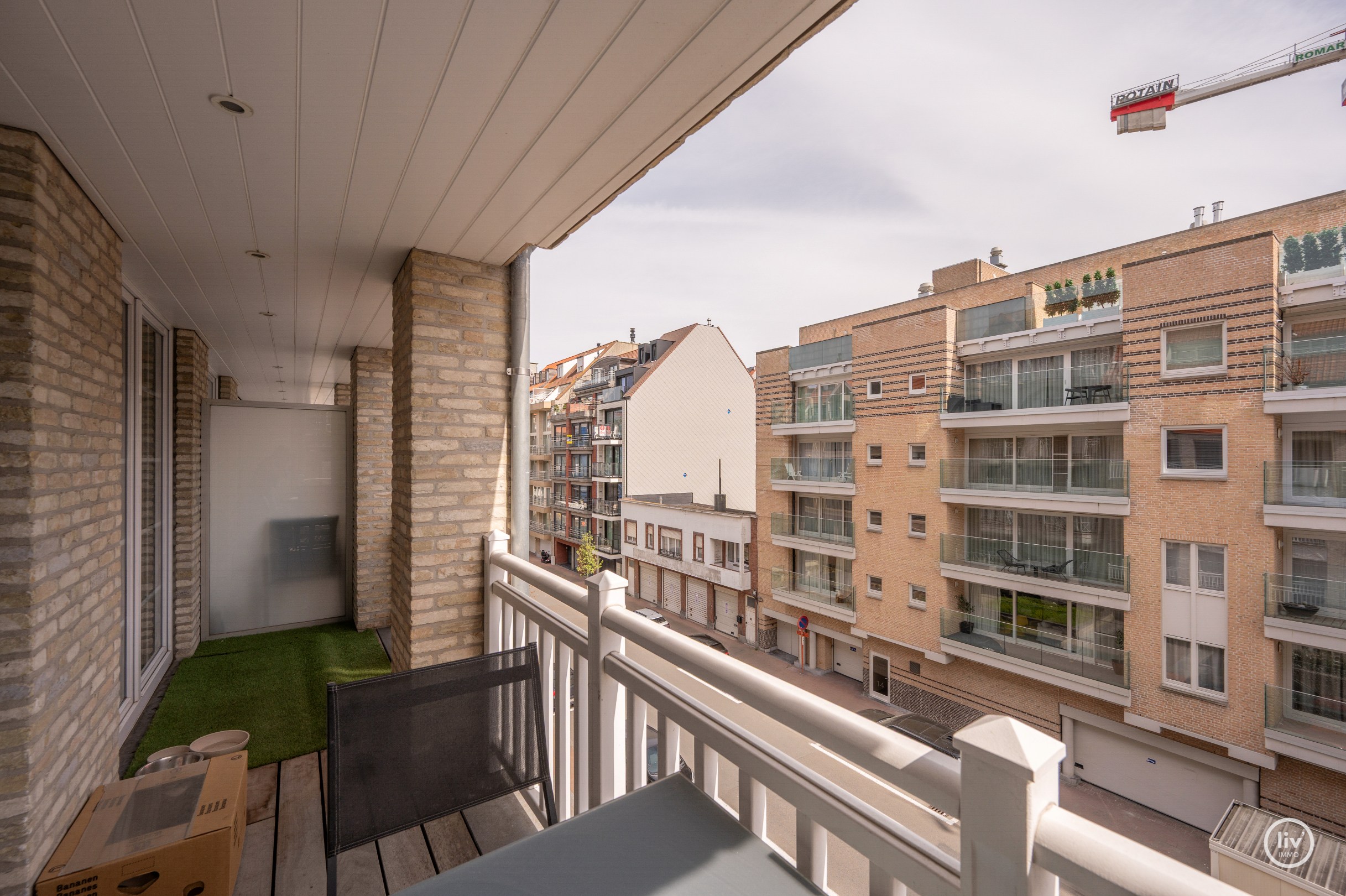 Appartement spacieux et récent (2015) avec une agréable terrasse dans un emplacement agréable sur l'avenue Léopold à Knokke. 