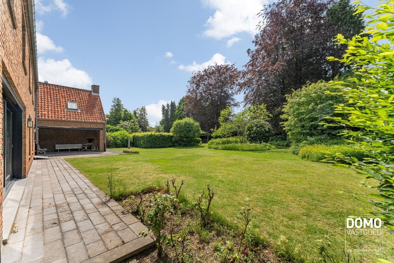 Exclusieve statige open bebouwing met zuid gerichte tuin in het centrum van Kermt (Hasselt) 
