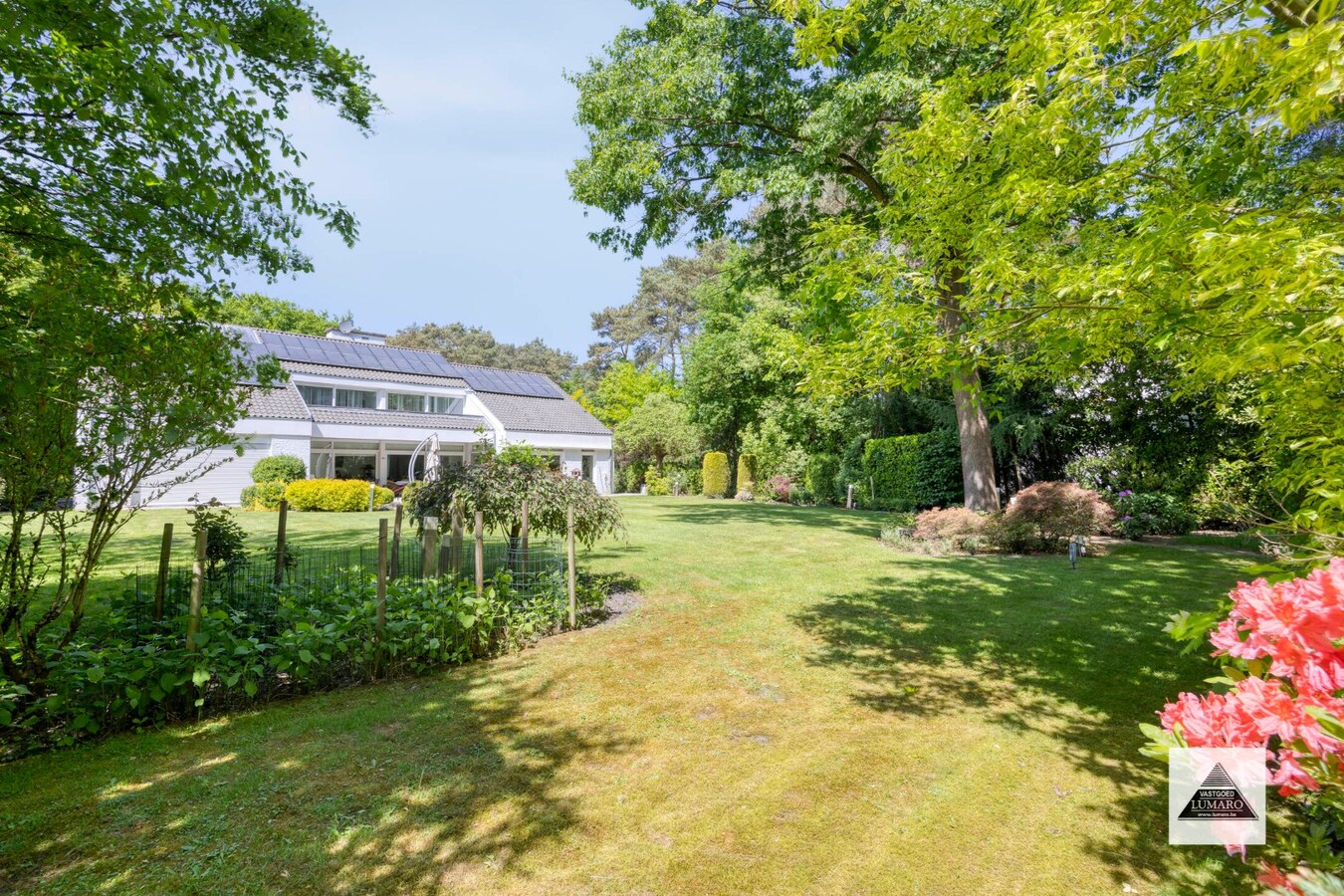 Residentieel gelegen villa op  perceel van  2.889 m². Aan Nationaal Park Hoge Kempen. 