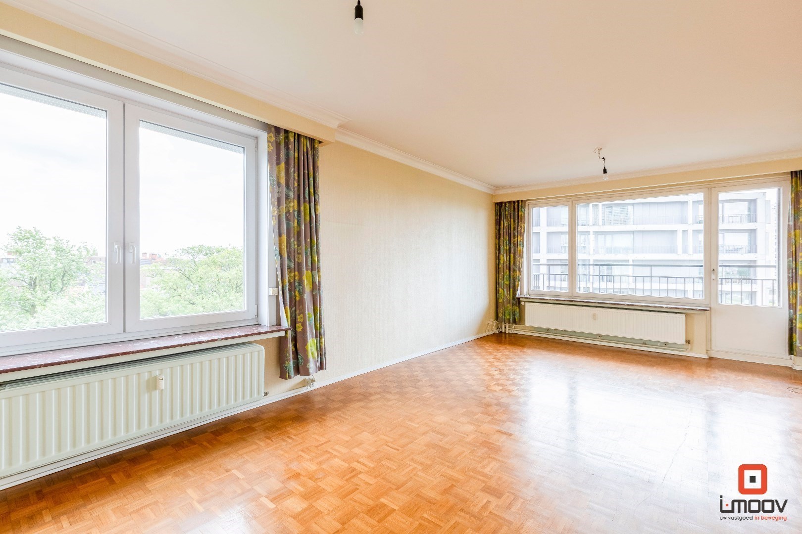 Ruim en lichtrijk drieslaapkamerappartement met prachtig zicht op het water en het groen! 