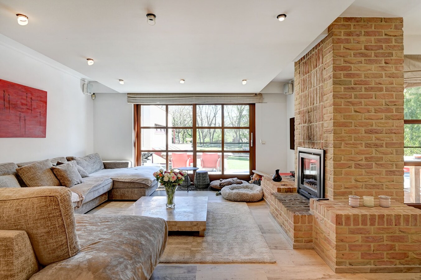 Uitzonderlijk kantoorgebouw met woonst 