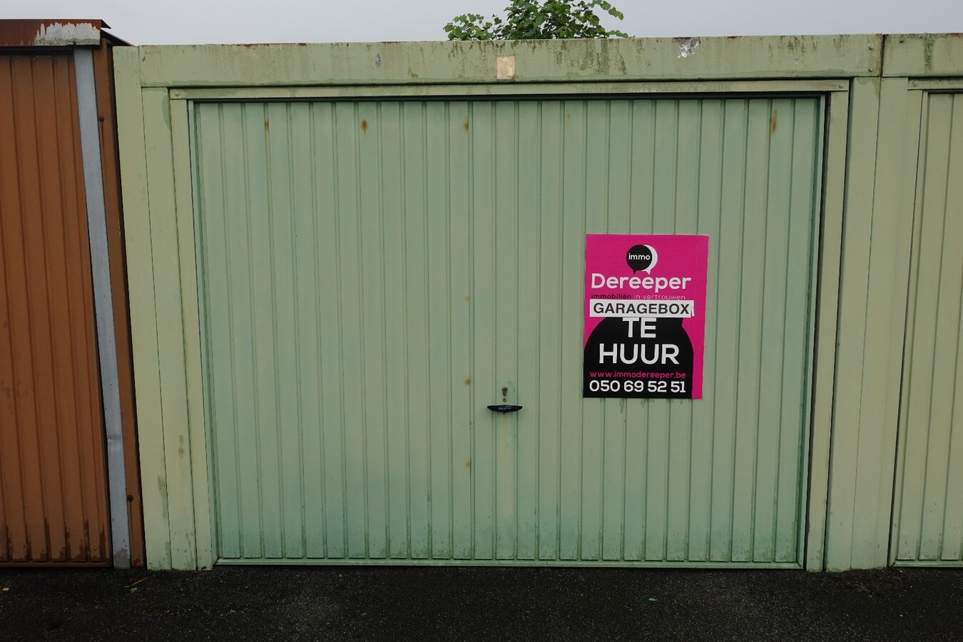 Praktische garagebox te Eernegem 