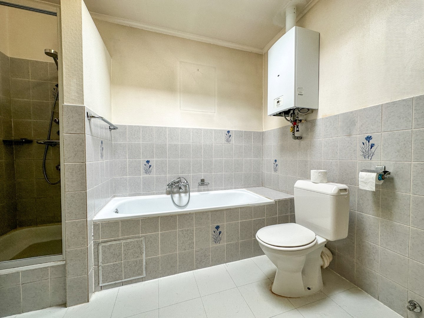 Ruime bel-étage woning met garage, diepe tuin en lift, Torhout 