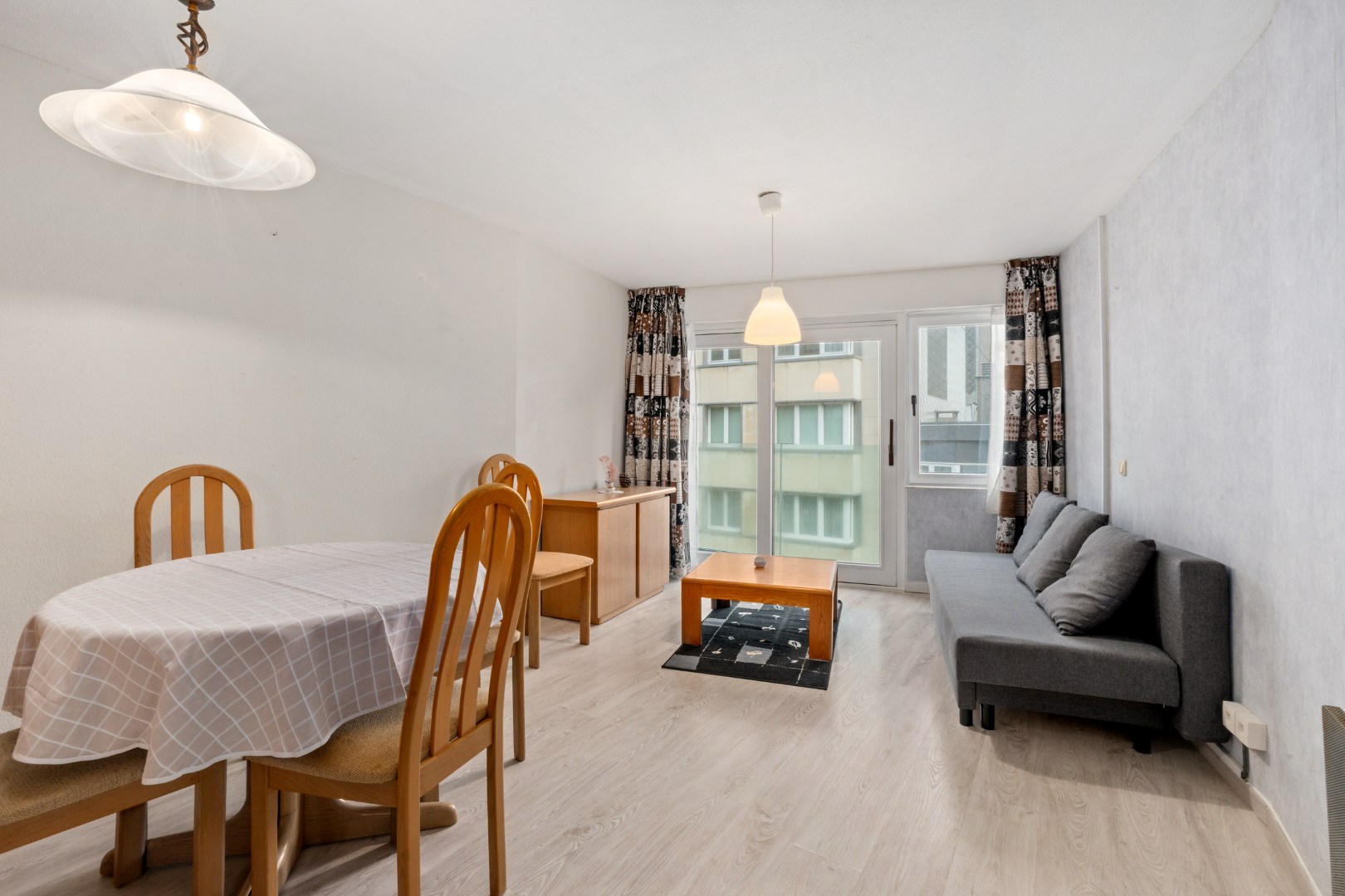 STUDIO MET ZIJDELINGS ZEEZICHT EN TERRASJE OP TOPLIGGING 