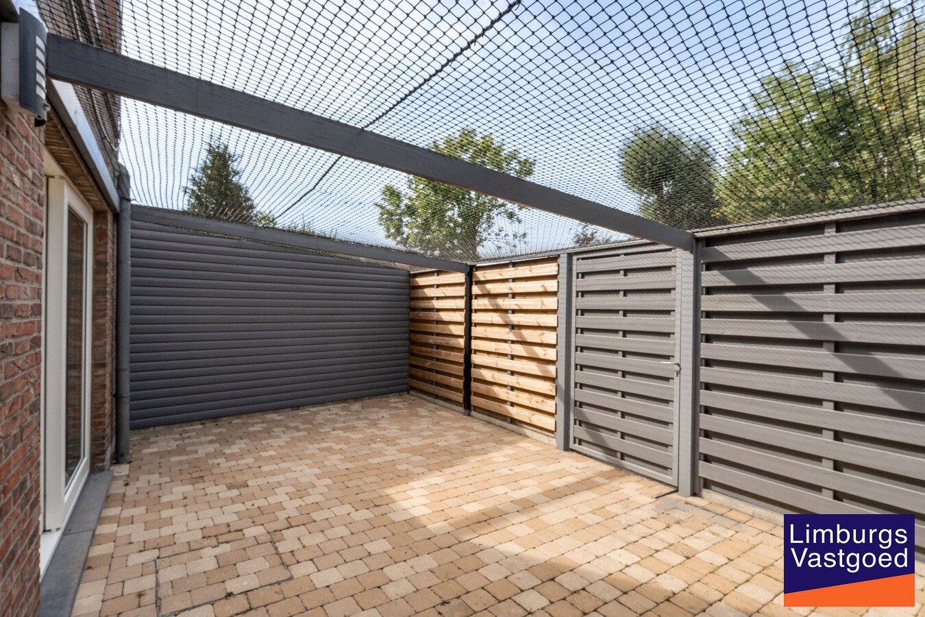 Gelijkvloers appartement, 78 m², 2 slpk, ruim terras, autostaanplaats 