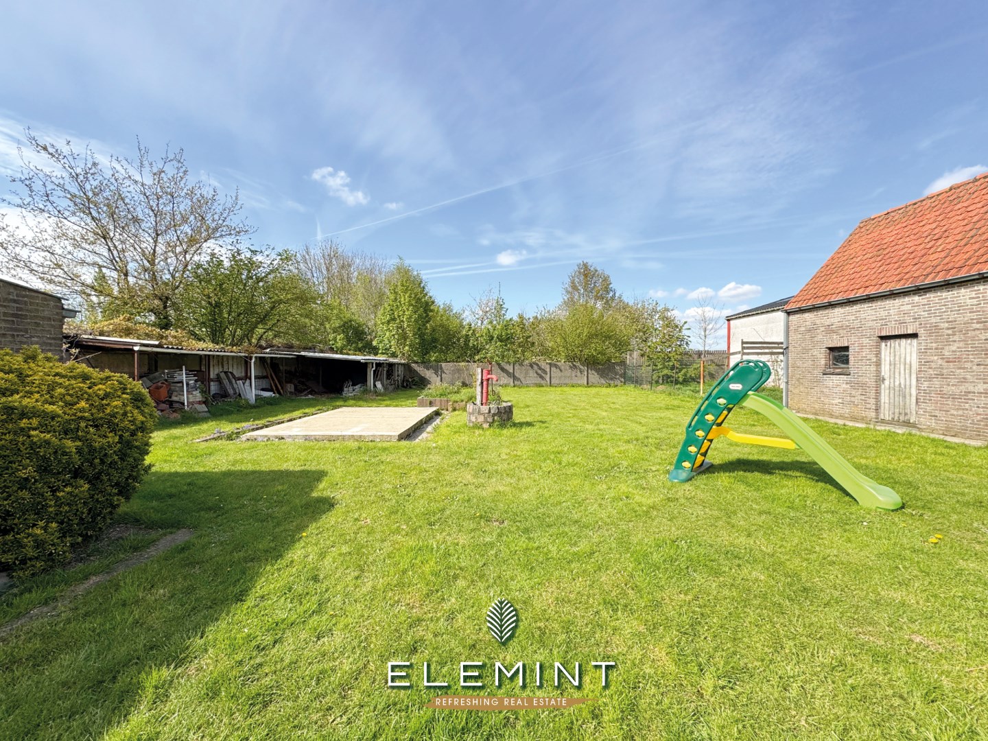 Landelijk gelegen woning met garage op 946m² 