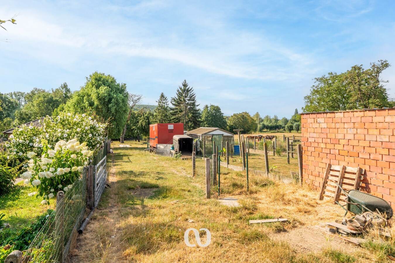 Instapklare gerenoveerde woning met ruime aanbouw en grote tuin in Brakel 