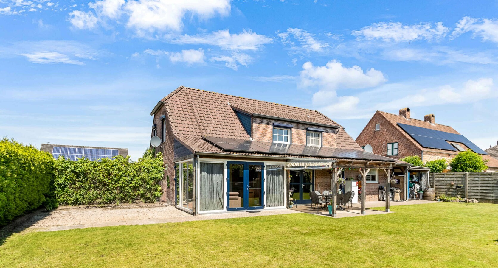 Vrijstaande woning met inpandige garage gelegen op een perceel van 784 m2 te Arendonk. 