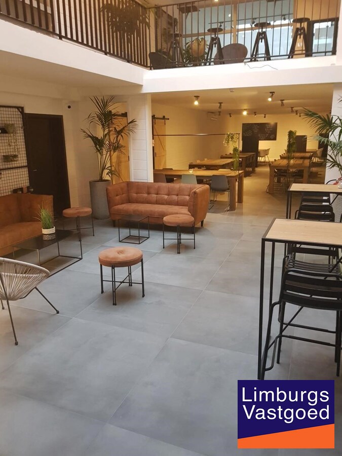 Terbeschikkingstelling van infrastructuur in vernieuwde kantoren met parking, 160m², Genk-Noord 