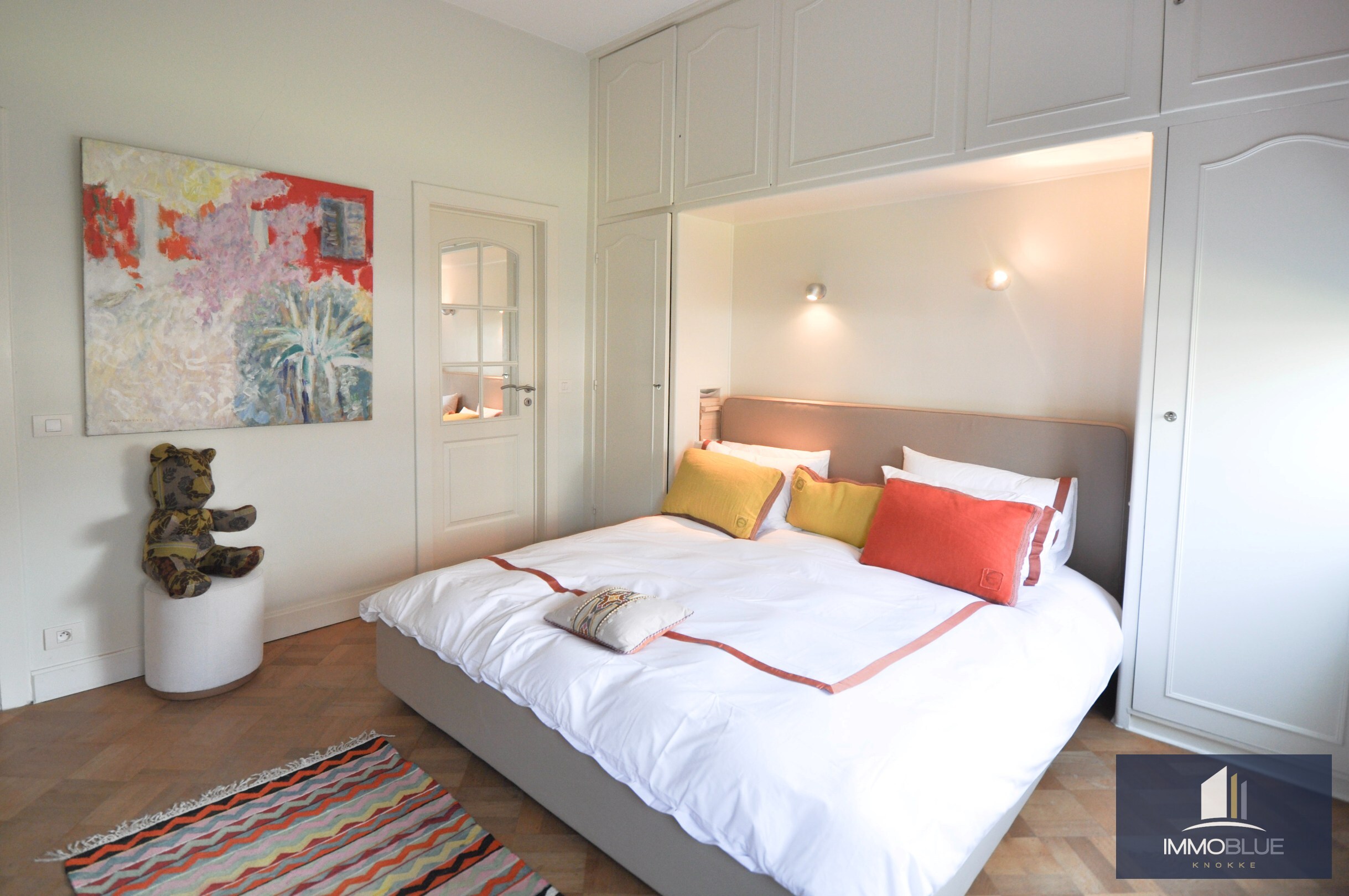 Appartement plein de charme situé dans une résidence emblématique à quelques pas de la place Albert. 