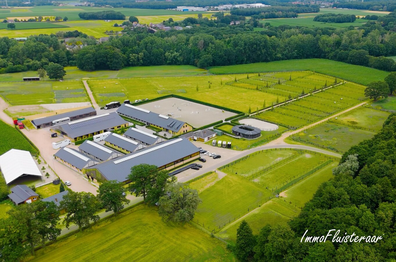 Prachtige professionele paardenaccommodatie op ca. 10 ha te Oudbergen 