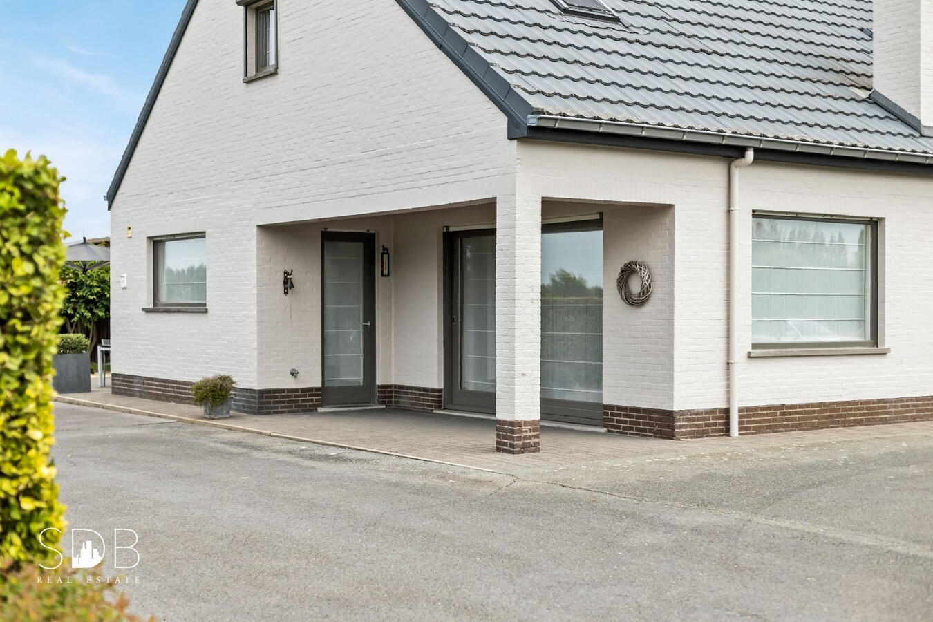 Hedendaagse woning inclusief paardenaccommodatie en graslanden op 4,22ha 