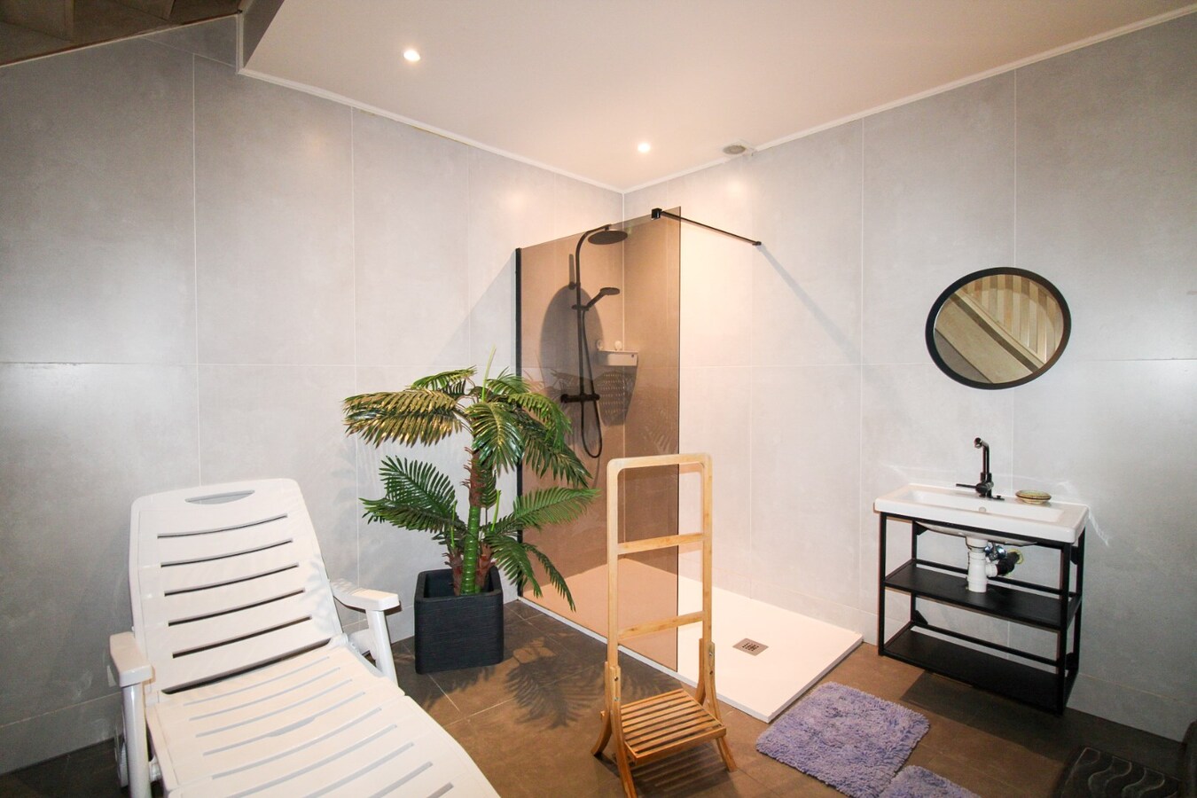 Veelzijdig handelshuis met woonst en luxueuze B&amp;B op toplocatie aan de Markt van Temse! 