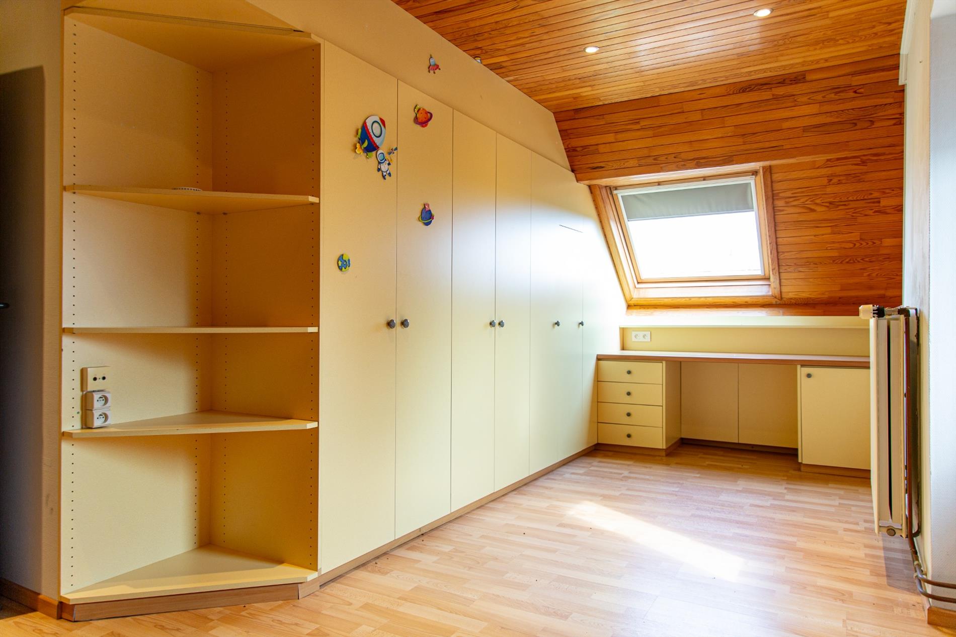 Halfopen bebouwing met 5 slpks te Eeklo 