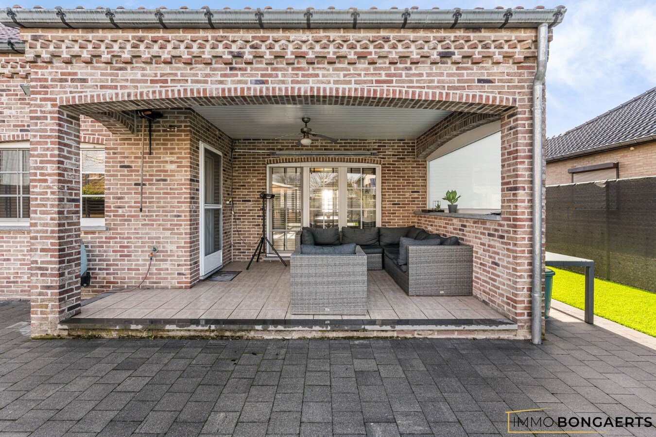 Instapklare woning met 4 slaapkamers en zwembad 