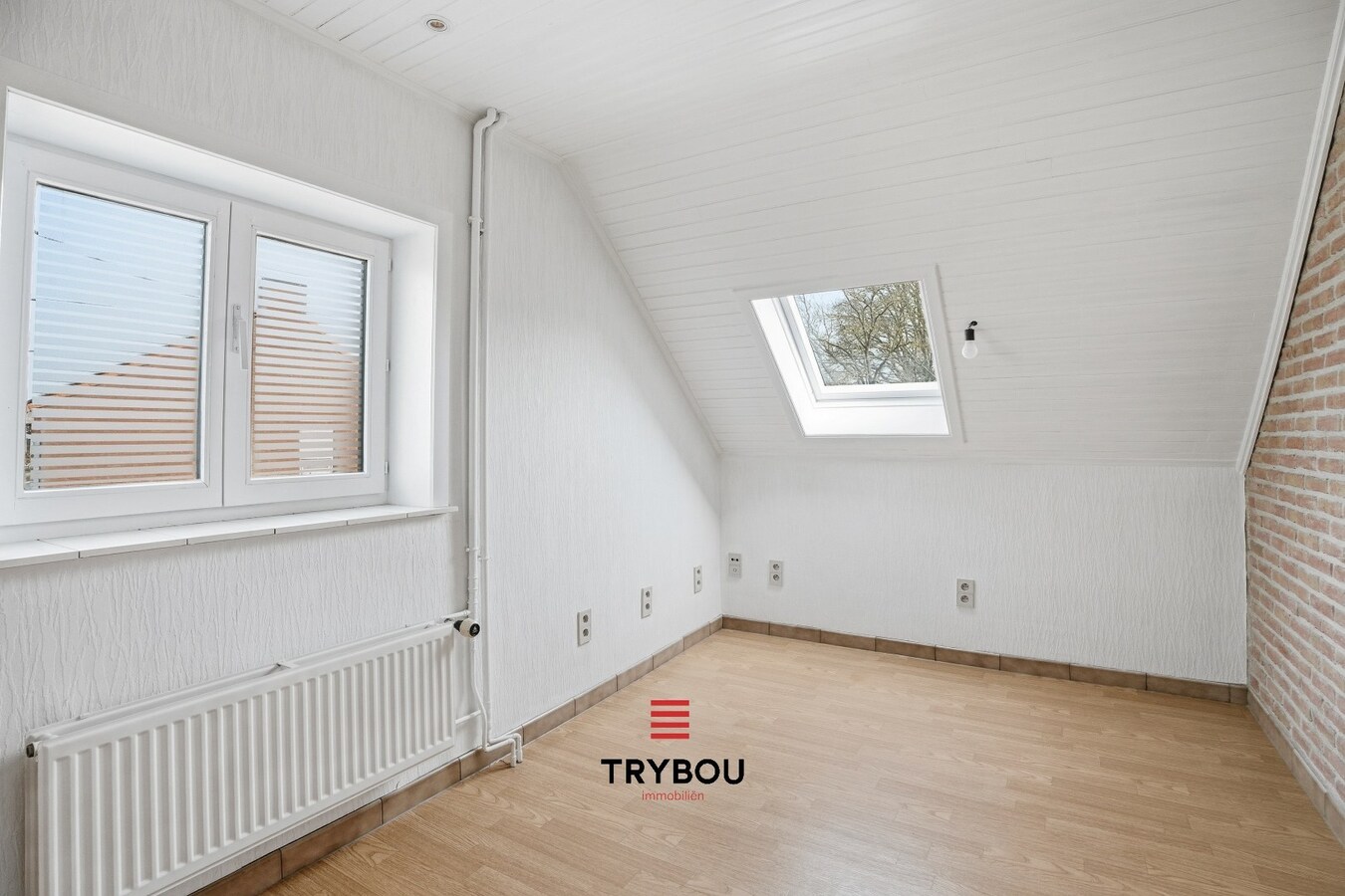 Ruime halfopen woning met 6 slaapkamers in Houthulst! 