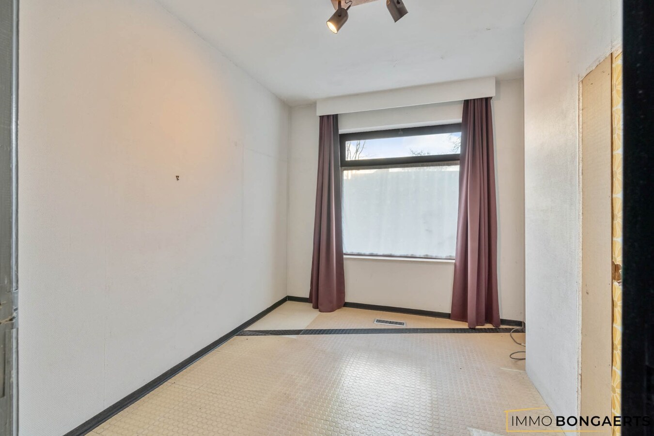 Gelijkvloerse woning met polyvalent bijgebouw 