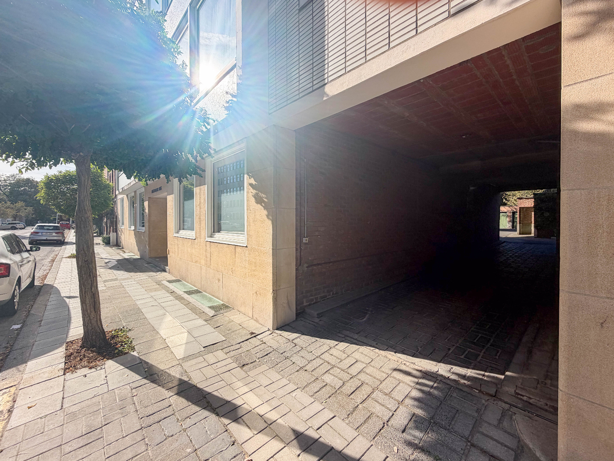 Stijlvol gerenoveerd 3-slaapkamerappartement van 128 m² met garage op topligging in Kortrijk *** NONO INSPIRED *** 