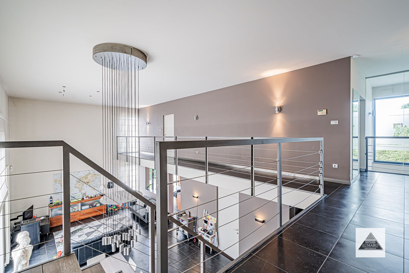 Industriegebouw 770m² met kantoren en woonst - perceel 45a 