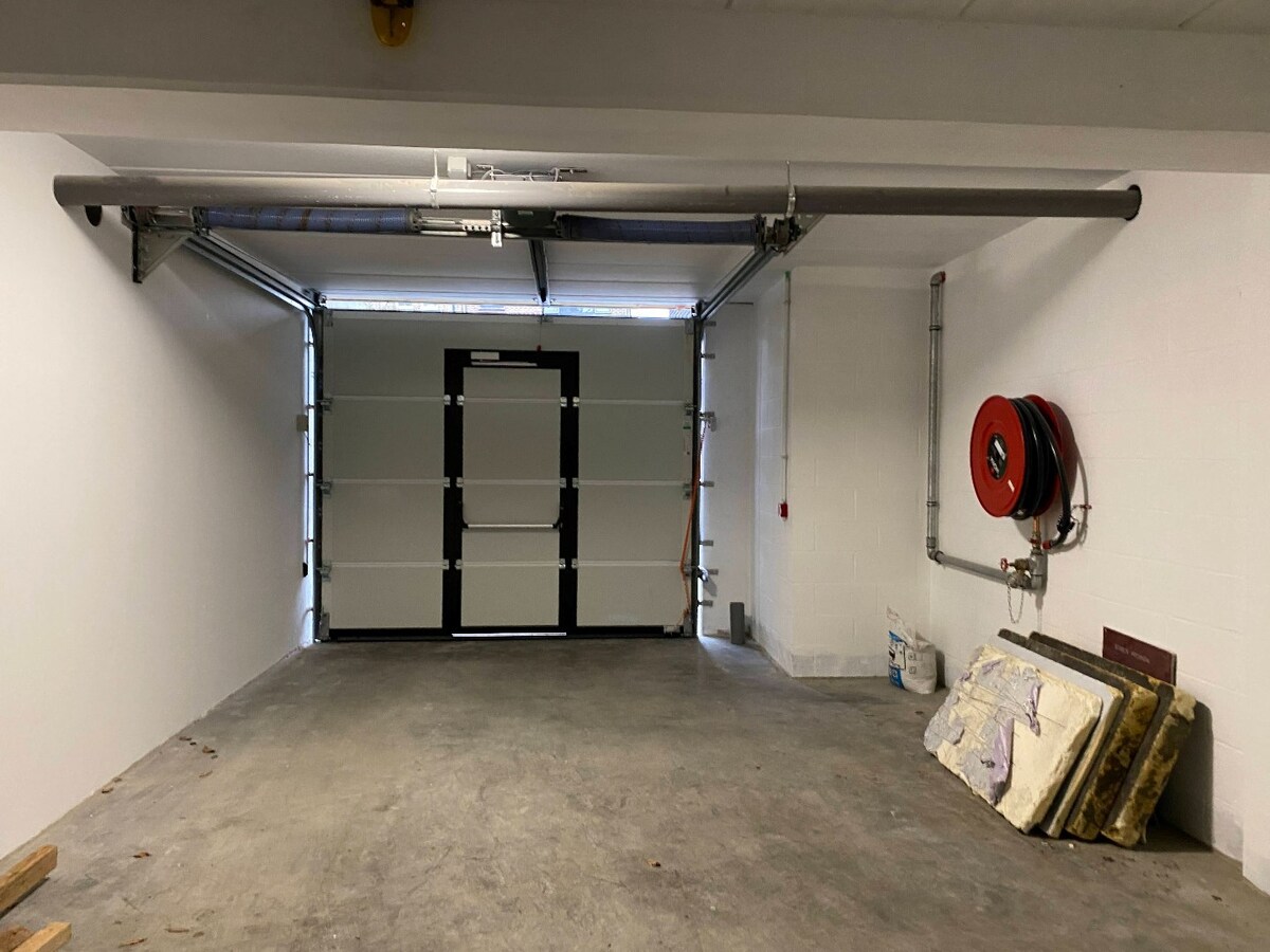 Luxueus én energieneutraal nieuwbouw villa-appartement  van 168 m² met 3 slaapkamers + 2 ondergrondse staanplaatsen + ruime kelder in kleine residentie te Schilde 