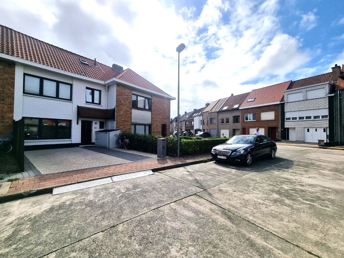 Zeer aangename woning met dubbele parking en mooi terras te Heist 