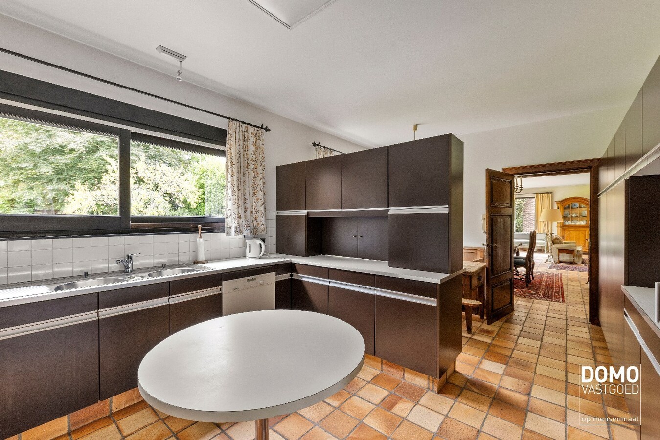 Exclusieve statige open bebouwing met zuid gerichte tuin in het centrum van Kermt (Hasselt) 