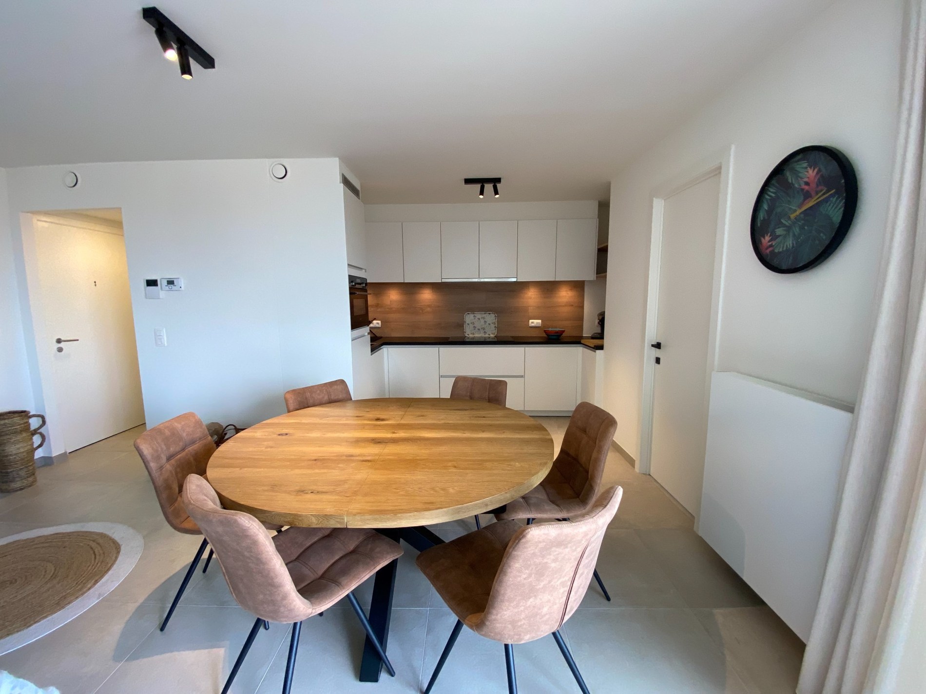 MEUBLÉ - Appartement en duplex AVEC DEUX CHAMBRES situé à DUINENWATER à Knokke-Heist. 