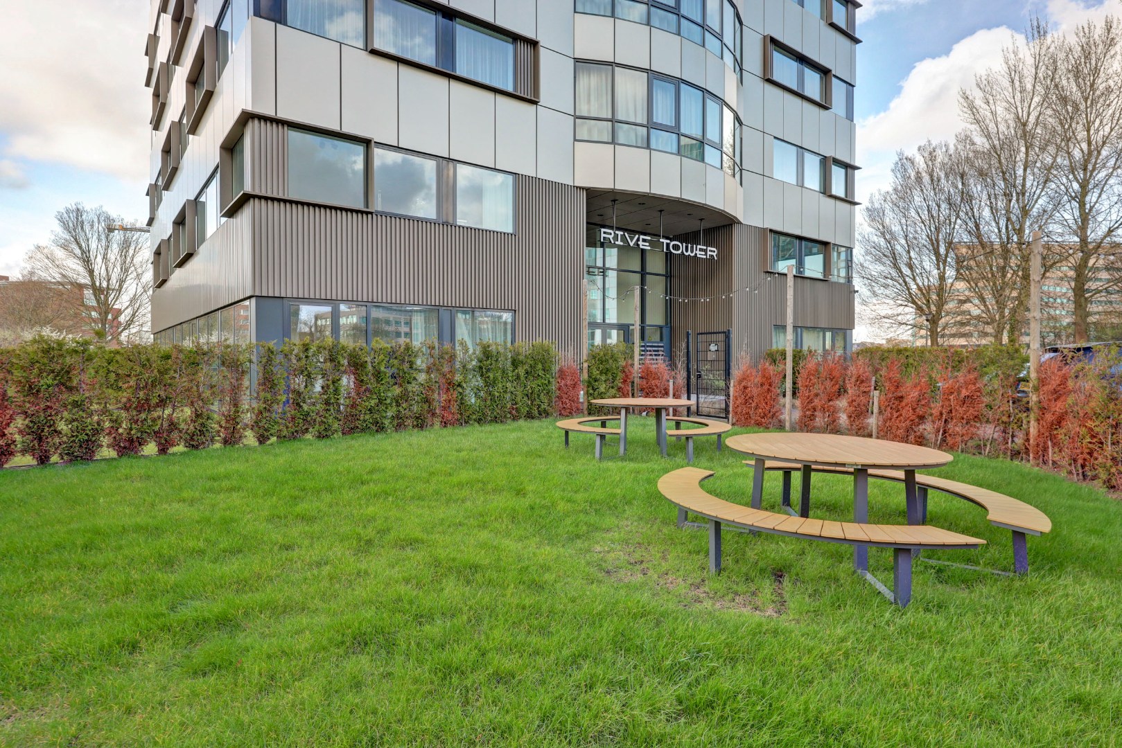 Energiezuinig en instapklare studio met energielabel A, moderne keuken en badkamer en uitzicht op de skyline van Rotterdam. 