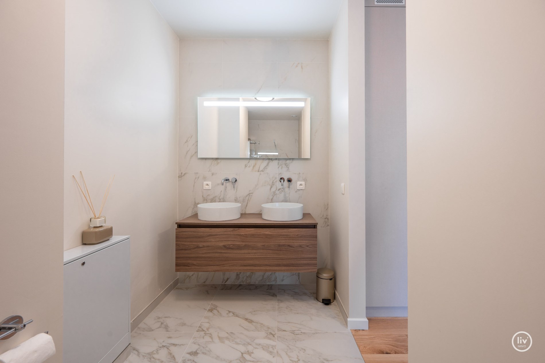 Nieuwbouw appartement met 3 slaapkamers gelegen in de Lippenslaan, het appartement is compleet gemeubeld. 