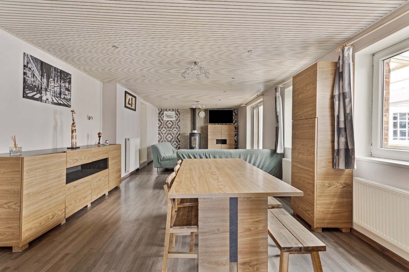 Instapklare ruime woning met praktijkruimte 