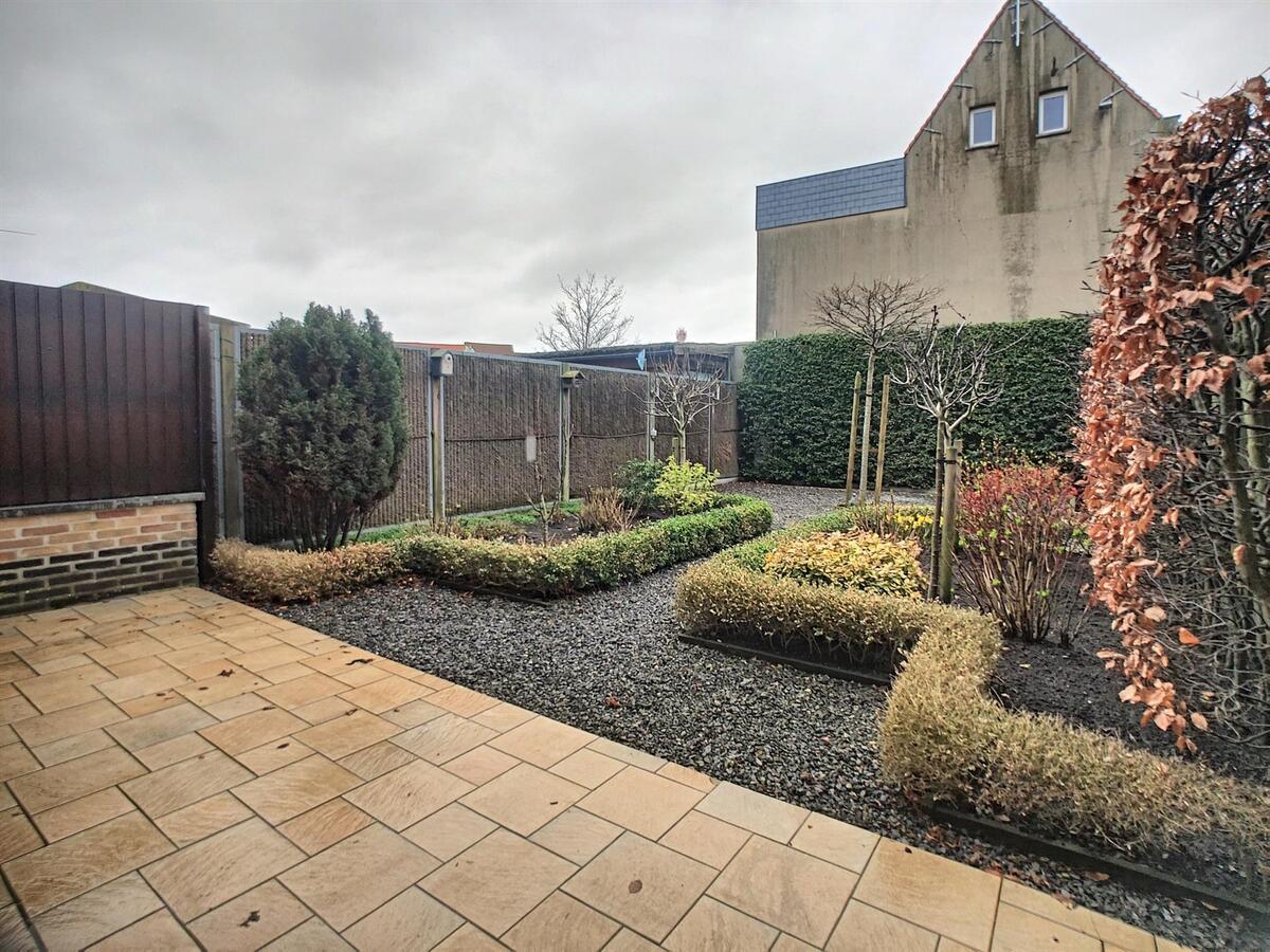 Grote, praktisch ingedeelde woning met oprit, garage &amp; tuin - Heist 