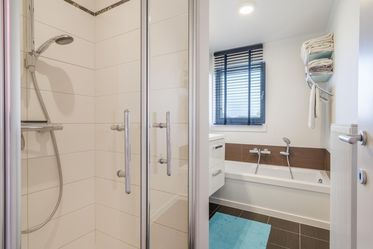 Rustig gelegen gezinswoning met tuin, garage &amp; oprit - Maldegem 