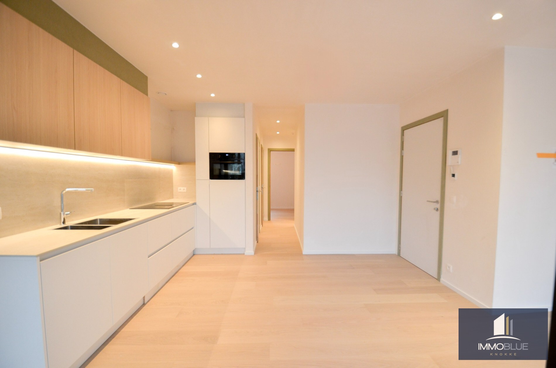 Nieuwbouw: Licht en modern nieuwbouwappartement met terras nabij Duinenwater. 