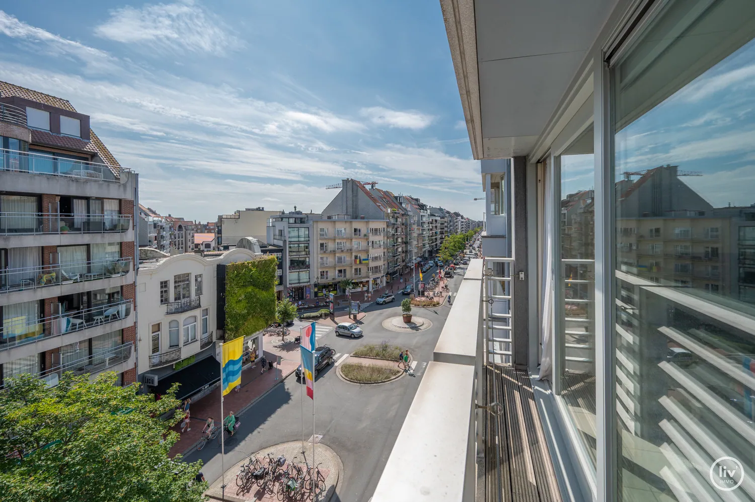 Ruim 3 slaapkamerappartement te Lippenslaan gelegen, op enkele stappen van de zeedijk. Garage mogelijk in het gebouw !