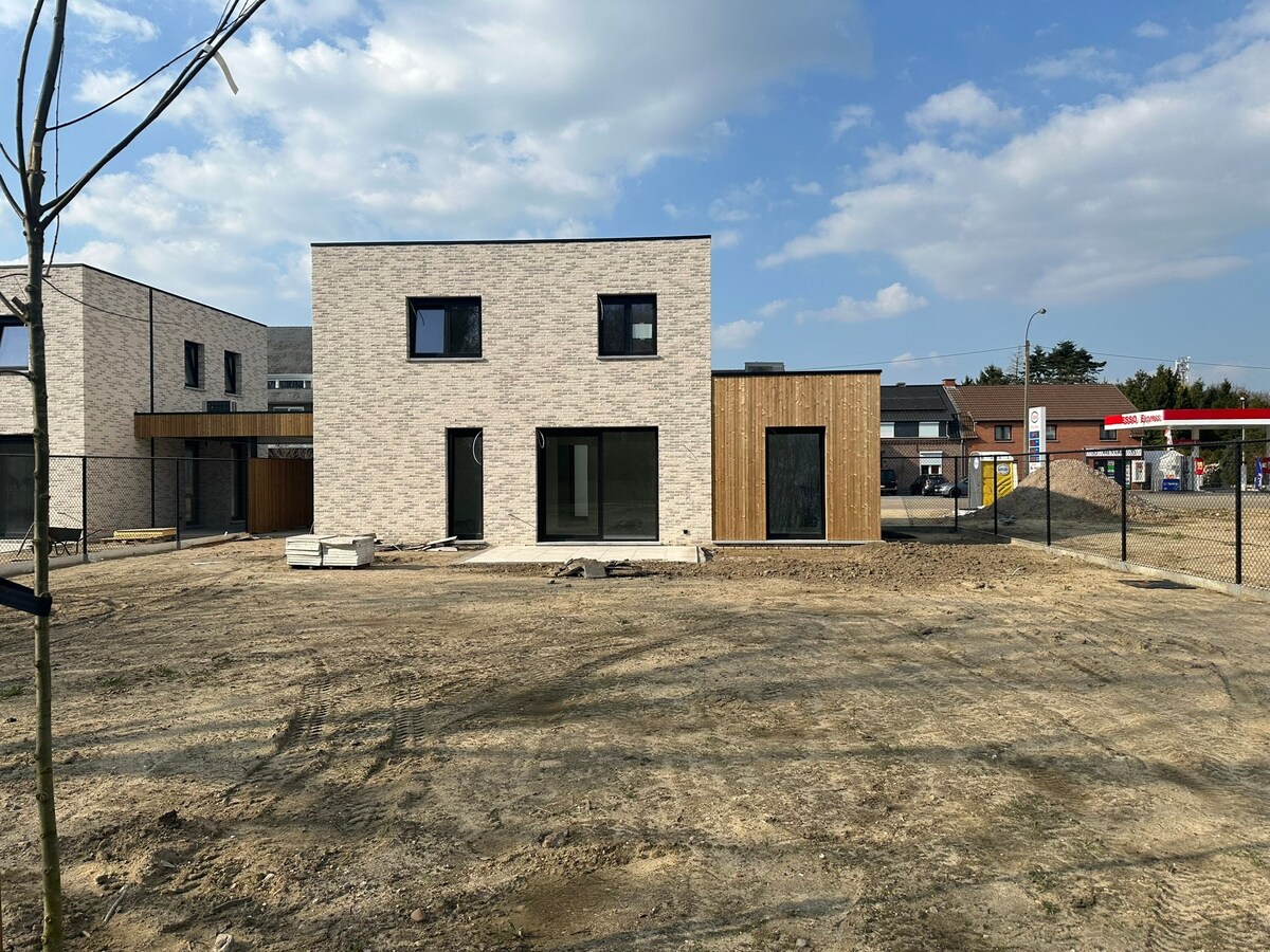 Nieuwbouw instapklare woning met 4 slaapkamers (waarvan 1 gelijkvloers) 