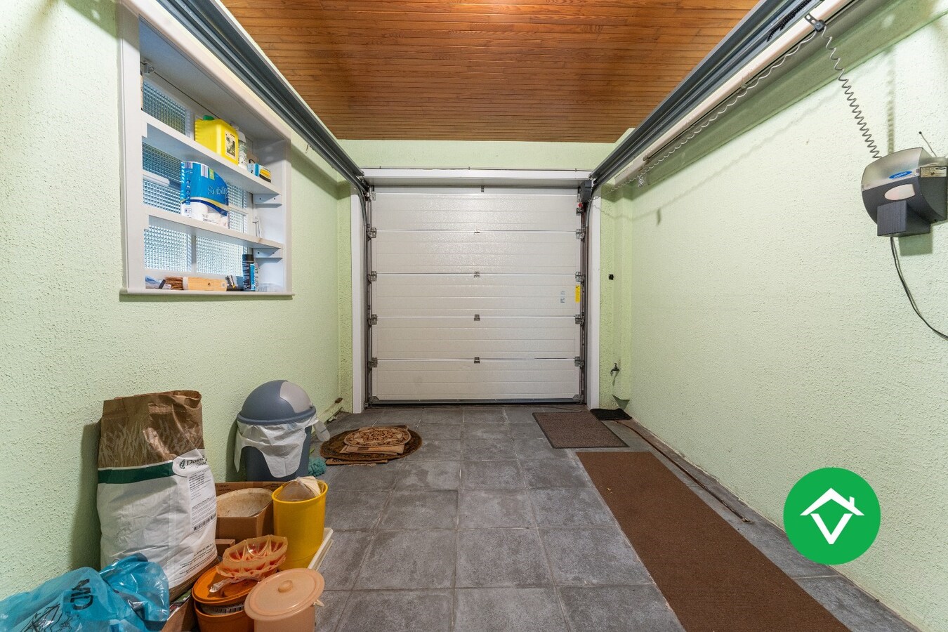 Ruime gezinswoning met vier slaapkamers en werkruimte te Kortemark 