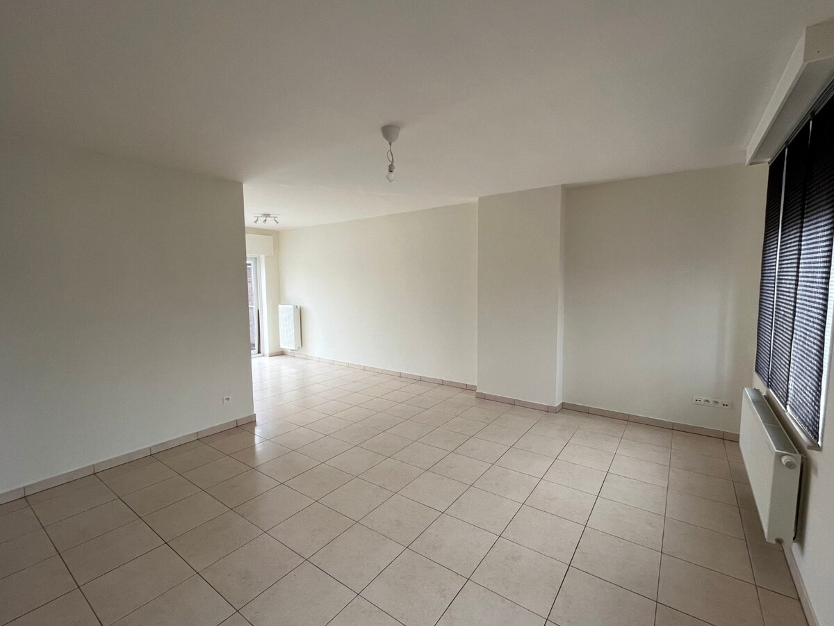 Bijzonder ruime, praktisch ingedeelde gezinswoning 