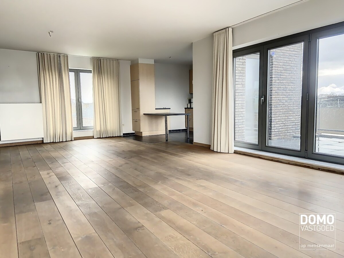 Ruime penthouse in Kermt met terras, lift, 3 slaapkamers en ruim terras 