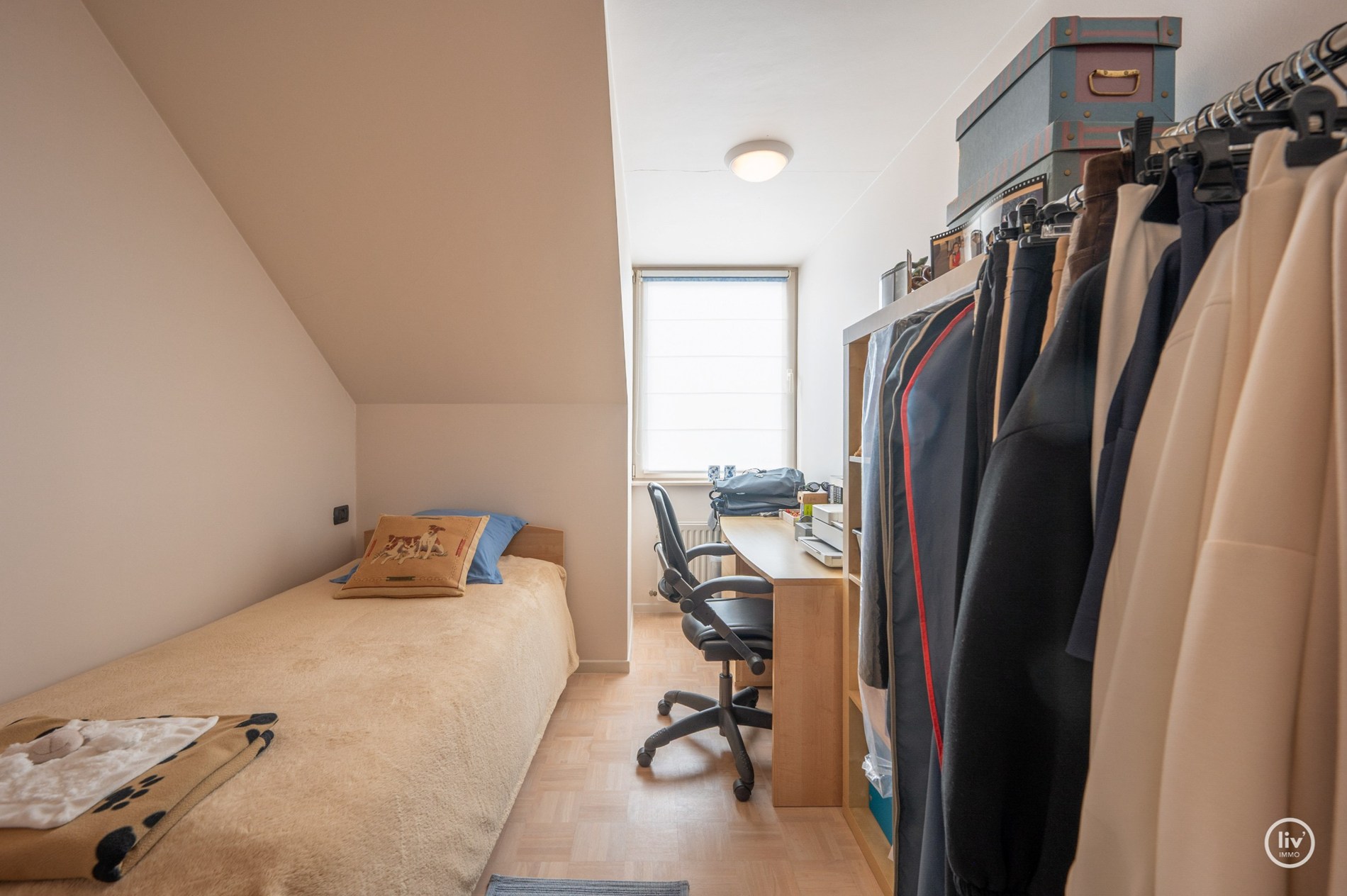 Fraaie bel-étage woning in het centrum van Knokke met Schoonheidssalon op het gelijkvloers. 