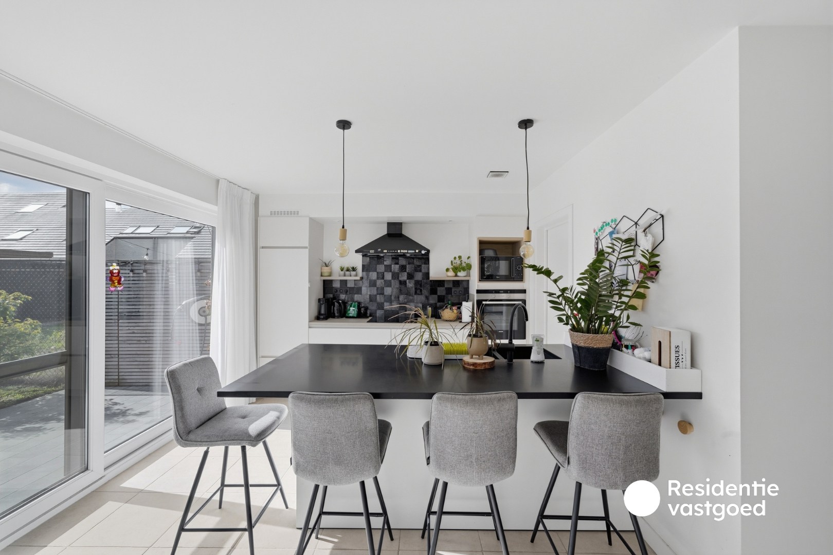 Instapklare woning te koop met garage en tuin! 
