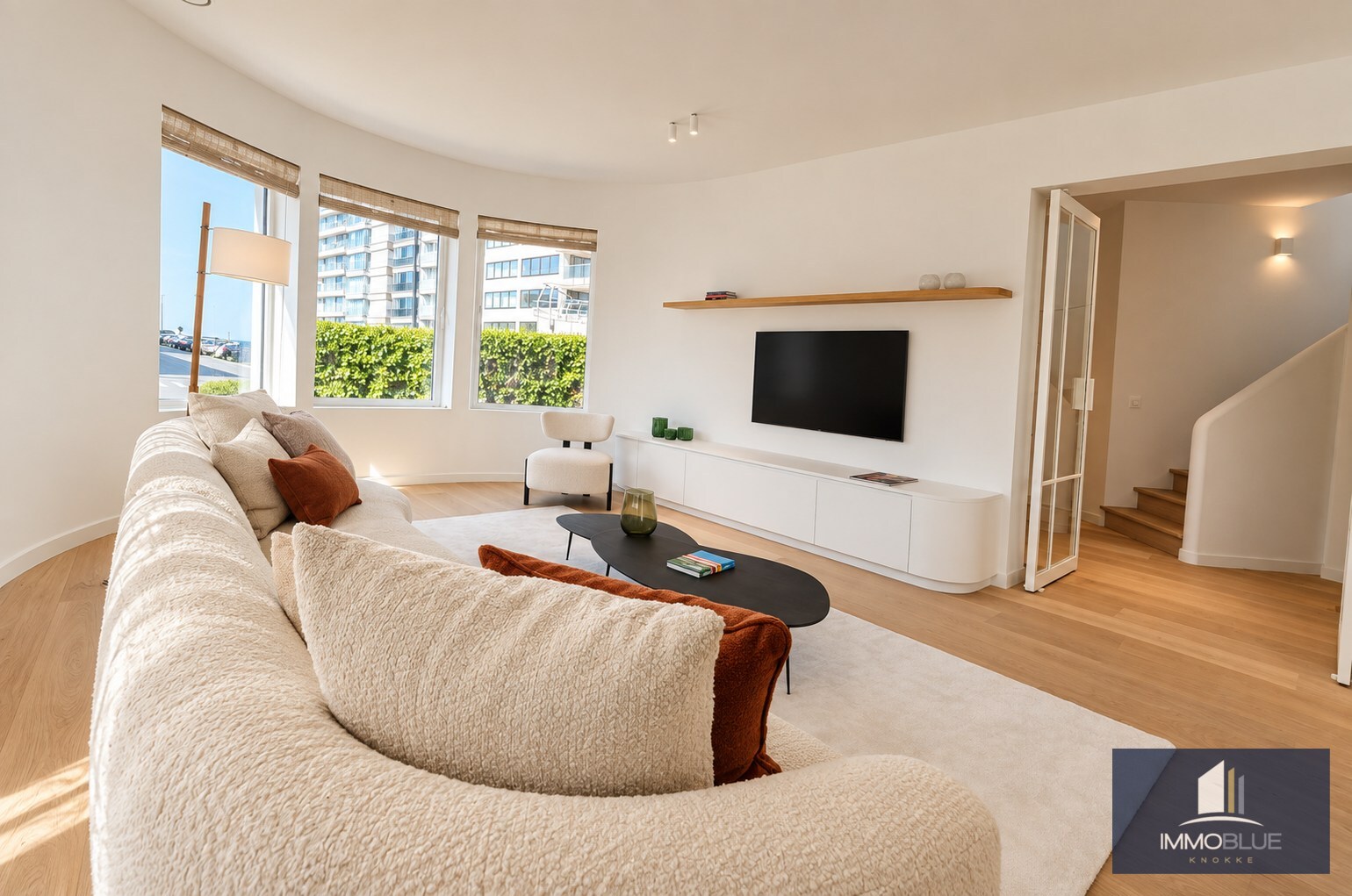 Offre exceptionnelle : Villa entièrement rénovée avec vue frontale sur la mer. 