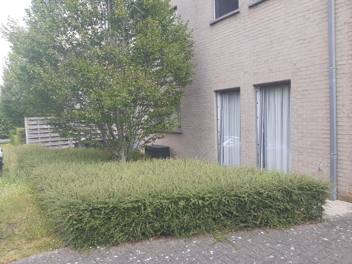 Eigentijds appartement met 2 autostaanplaatsen 