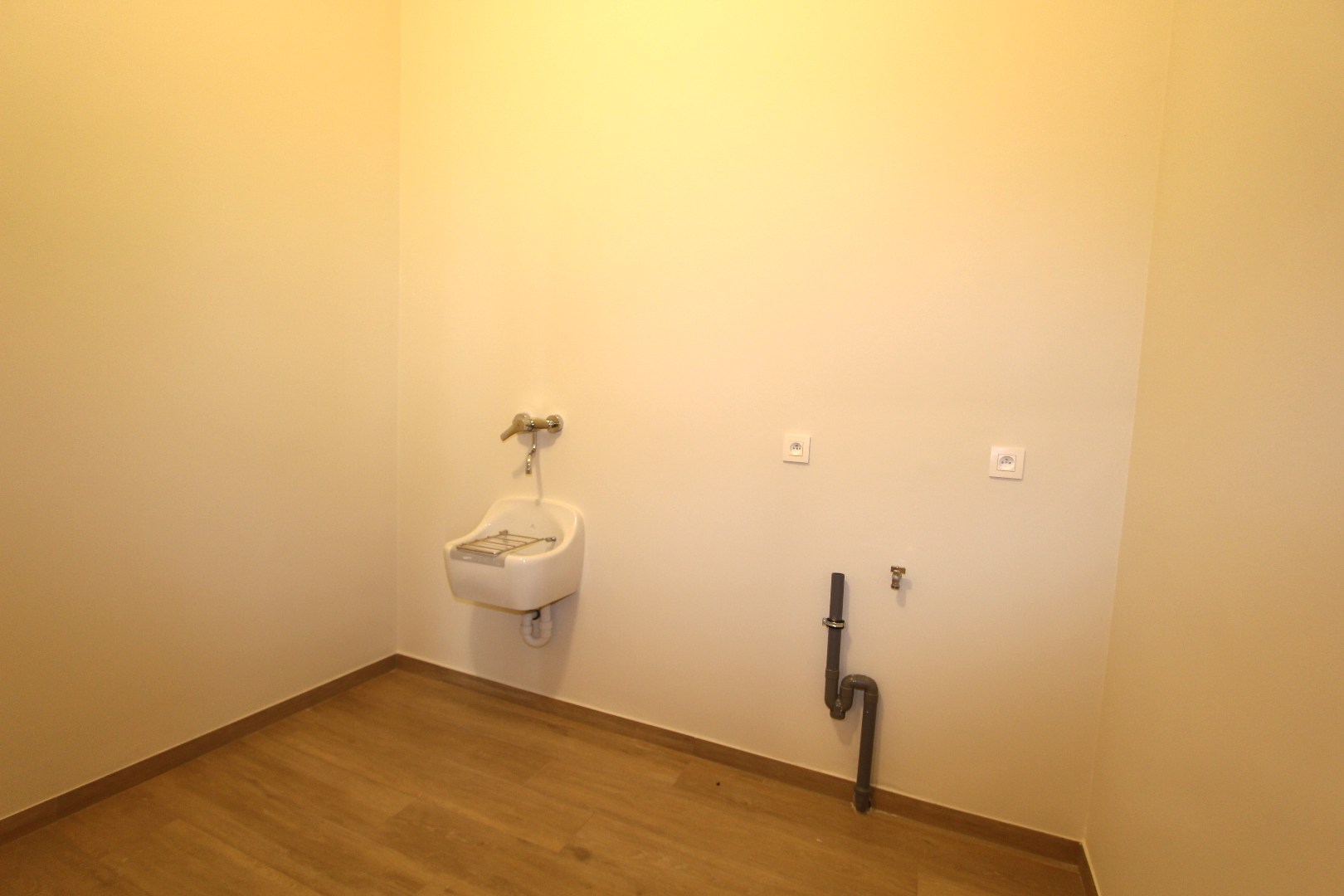 LUXE APPARTEMENT MET GROOT TERRAS - GELIJKVLOERS 