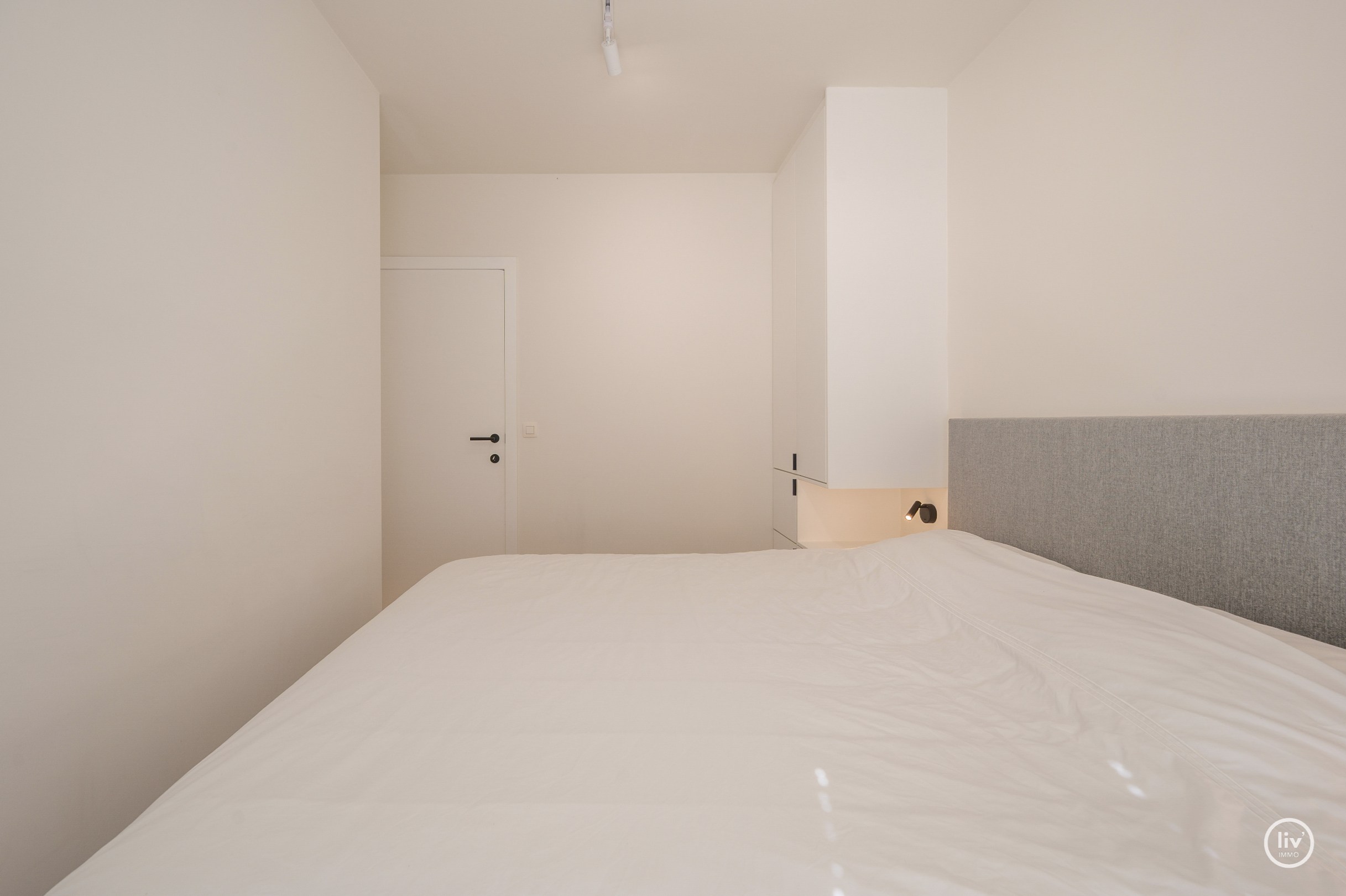 Schitterend gerenoveerd appartement, rustig gelegen, nabij de Lippenslaan en vlakbij de zee te Knokke. 