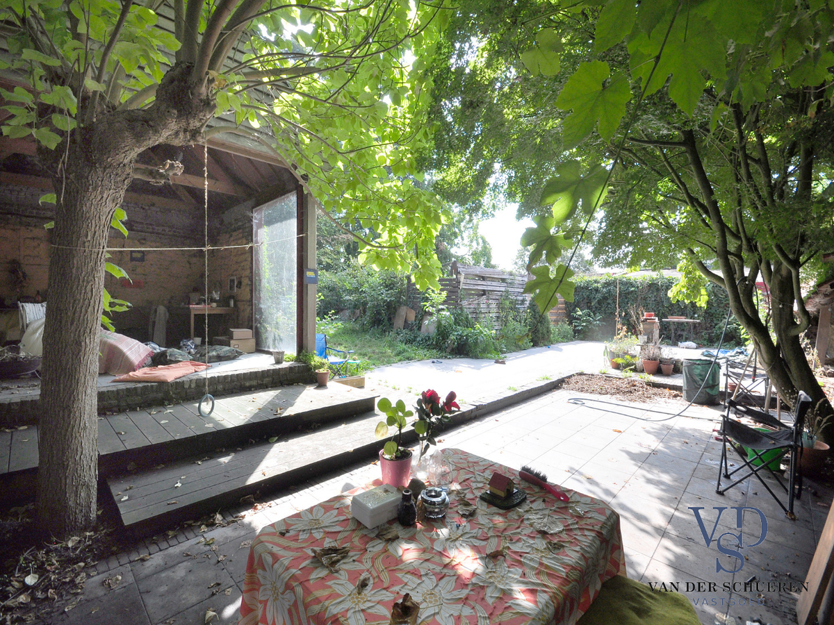 Idyllische woning met schuur. Uitzonderlijk gelegen. 