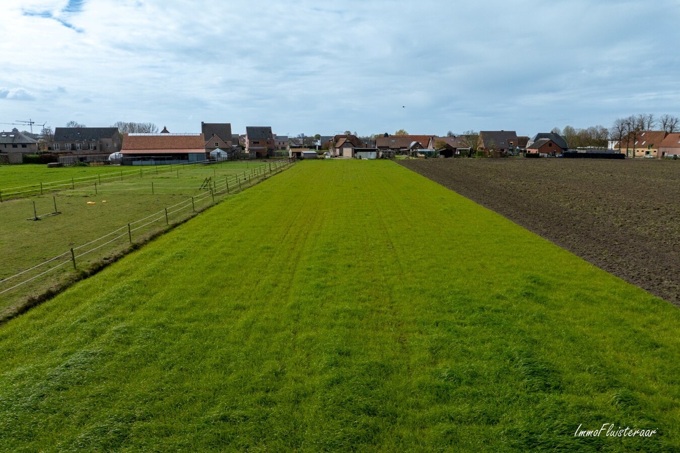 Bouwgrond voor HOB met aanpalende weide nabij het centrum van Hoogstraten 