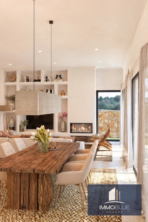 Nieuwbouw luxe villa te koop op de zonnige zuidflank van de Montgó. 