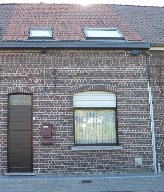 Rijwoning met 2 slpks en tuin te Adegem 