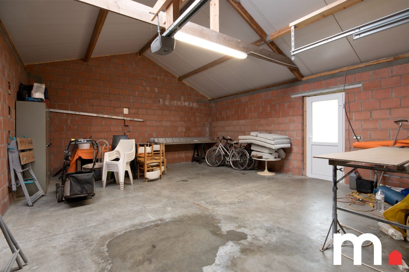 HOB op 734m² met uitweg achteraan EPC B  en multifunctionele ruimte van 48m² te Izegem! 