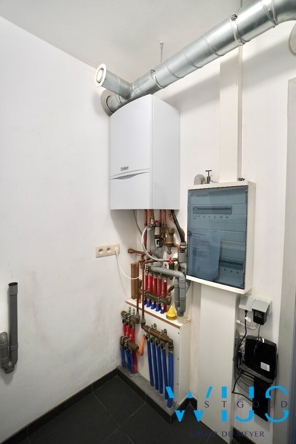 Instapklaar appartement met garage te Oosteeklo ! 